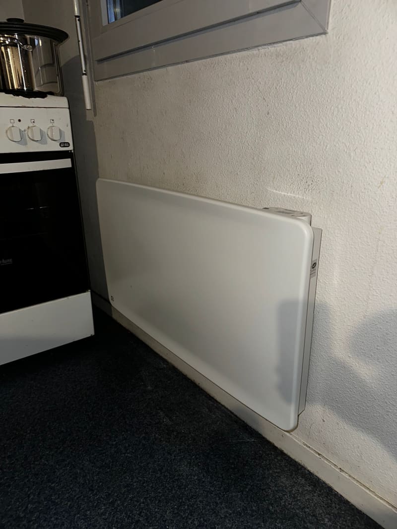 Radiateur électrique neuf posé au même emplacement